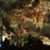 Turistas caminham pelo salão principal da caverna em Carlsbad Caverns National Park, no sul do Novo México, nos Estados Unidos